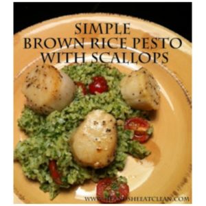 brown rice pesto with scallops in a beige plate